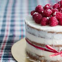 Бисквитный торт с малиной, рецепт с фото
